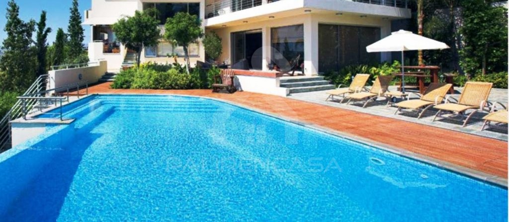 6-Bedroom Luxury Villa in Makedonitissa