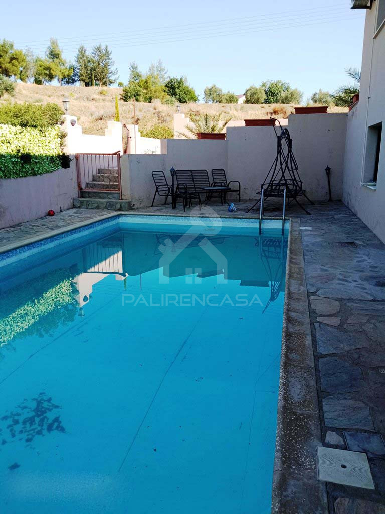 4-Bedroom Detached House in Analiontas